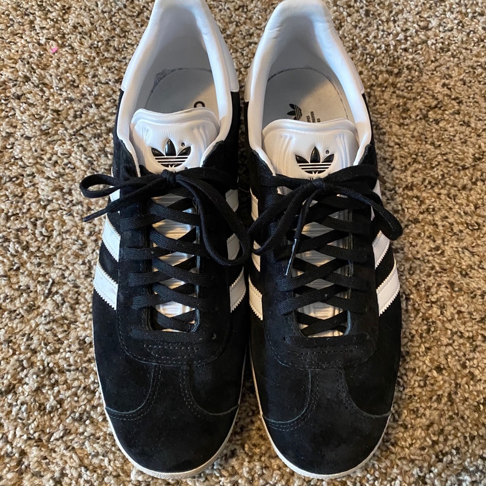 Men’s Adodas Gazelle size 9.5